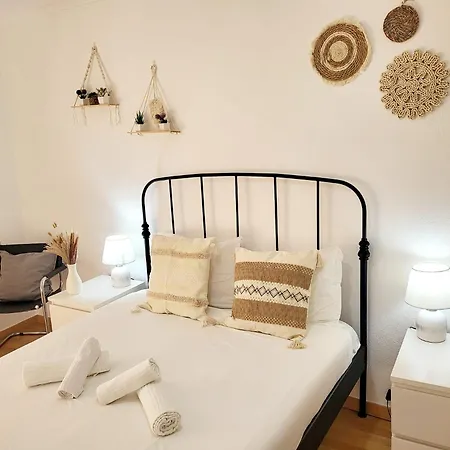 Amélia - Surf Camp * Peniche