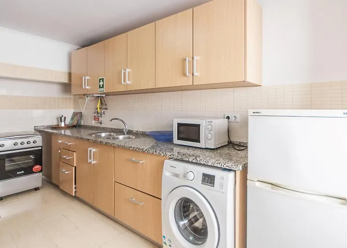 Amelia - Surf Camp Пениши