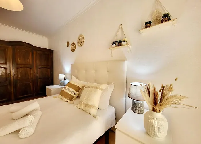 Amelia - Surf Camp Пениши